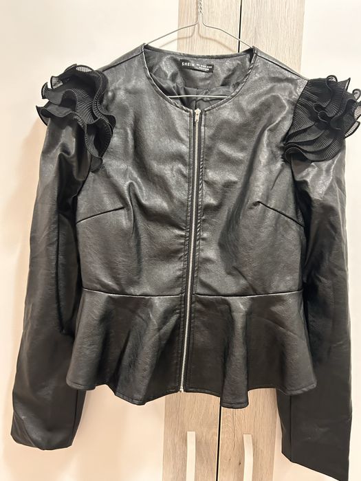 Черно кожено яке