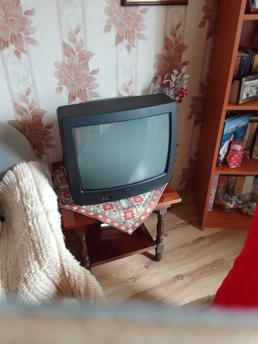 Телевизор,стар модел JVC