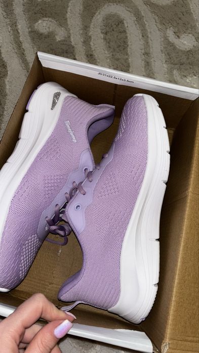 Новые кроссовки от кари р41