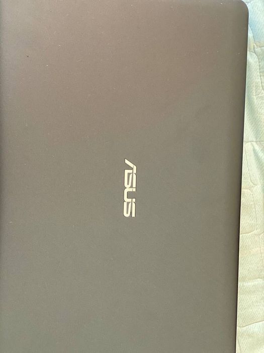 Asus VivoBook 4 opiratifka xotirasi 1TR windows 11 intel inside