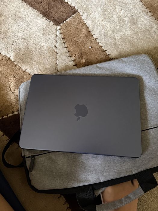 Продам macbook A18pro