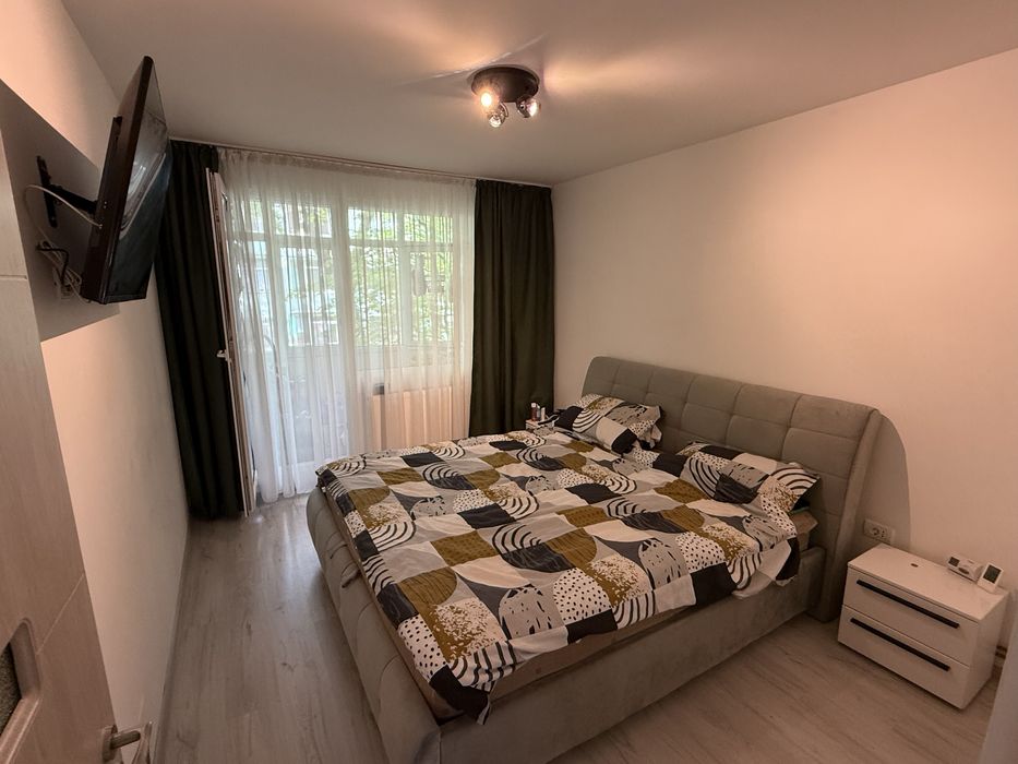 Apartament cu 3 camere+ balcon