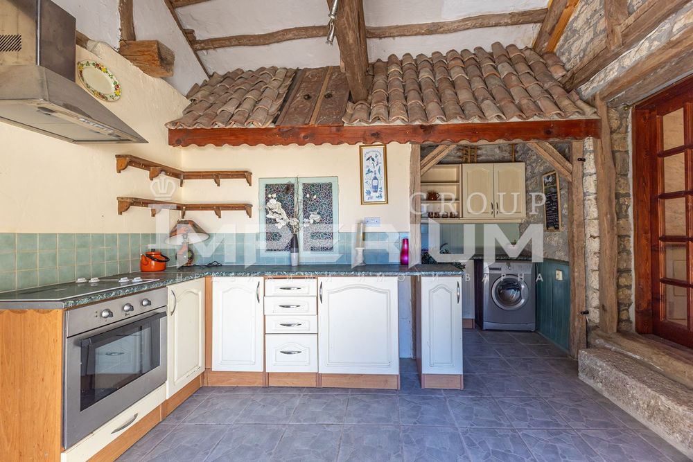 Продава се Къща в с. Изгрев, Област Варна - 220 кв.м за 796 €/кв.м - Снимка #9