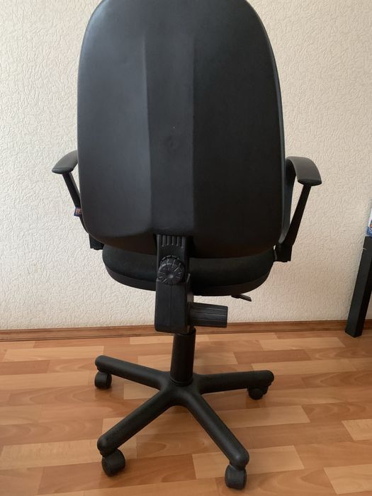 Офисное компьютерное кресло