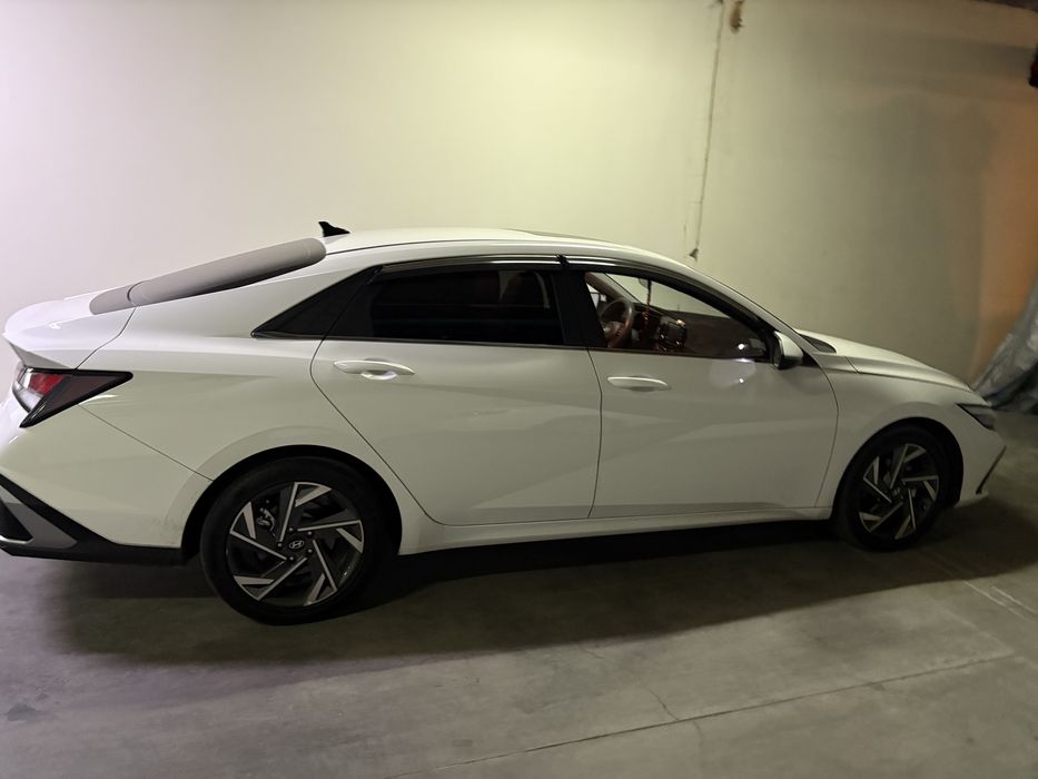 Hyundai Elantra 2023г