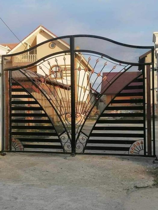 Scări,porți, panouri de gard și balustrade.