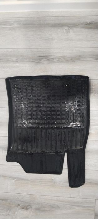 Продам полики на Kia ceed sw