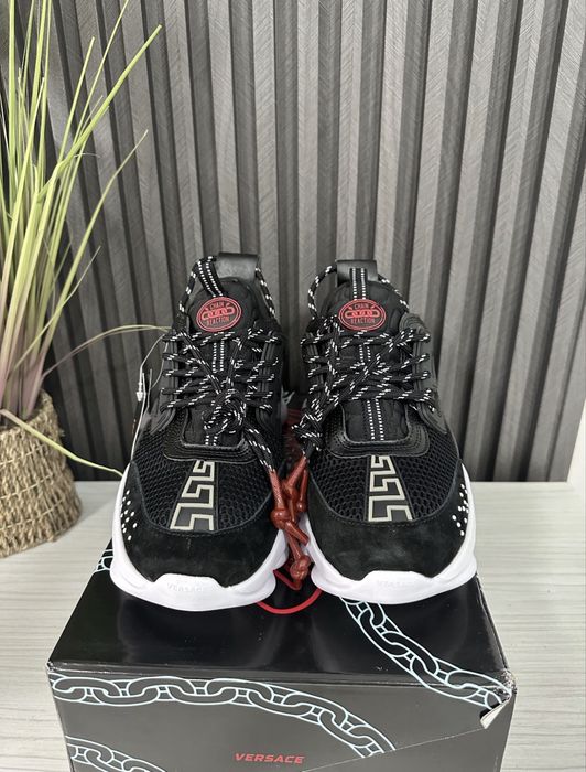 Versace chain reaction
