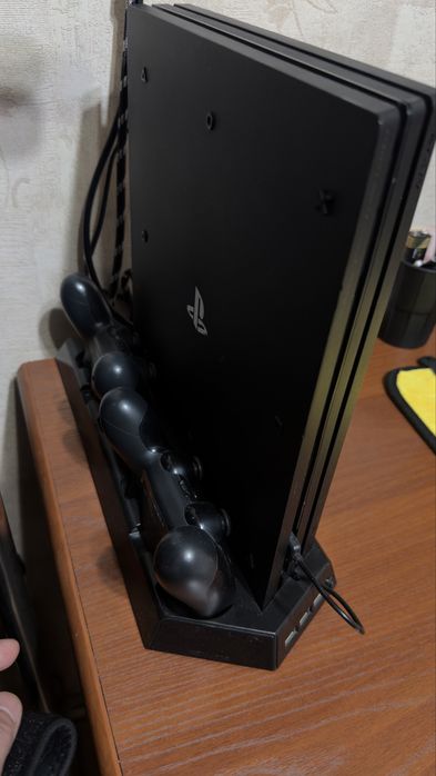 Продам или Обменяю ps4 pro 1 tb на macbook pro