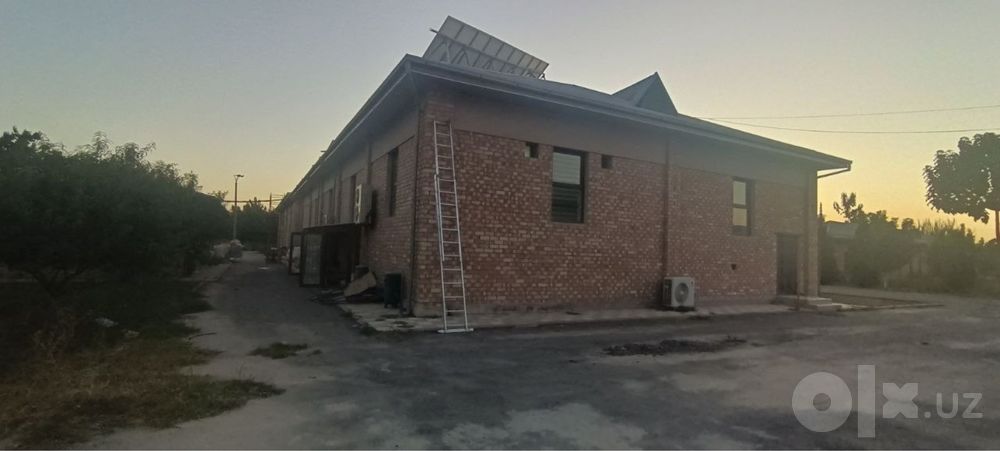 Участок Янги Хает  3Га,за 1сотку 42тыс $.На земле имеются постройки.