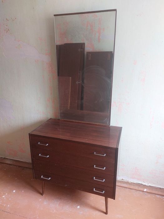 Срочно продам ссср трюмо и зеркало