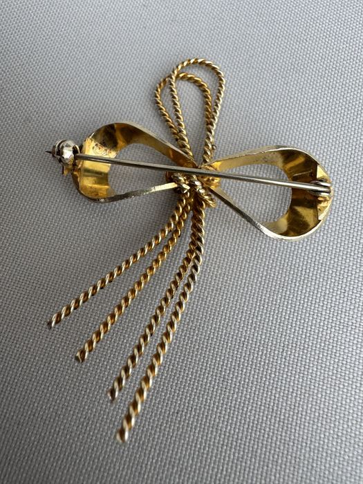 Brosa scandinava argint si email