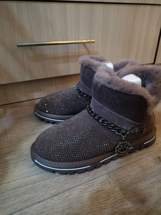 Продам угги 36р новые