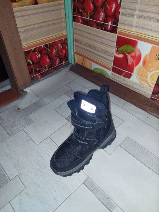 Продам детские зимние ботинки 36размер