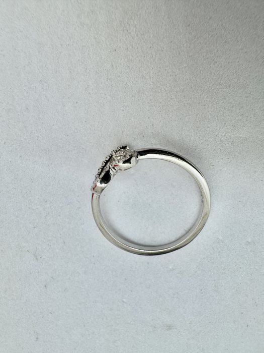 Сребърен пръстен с мойсанит (Диамант)