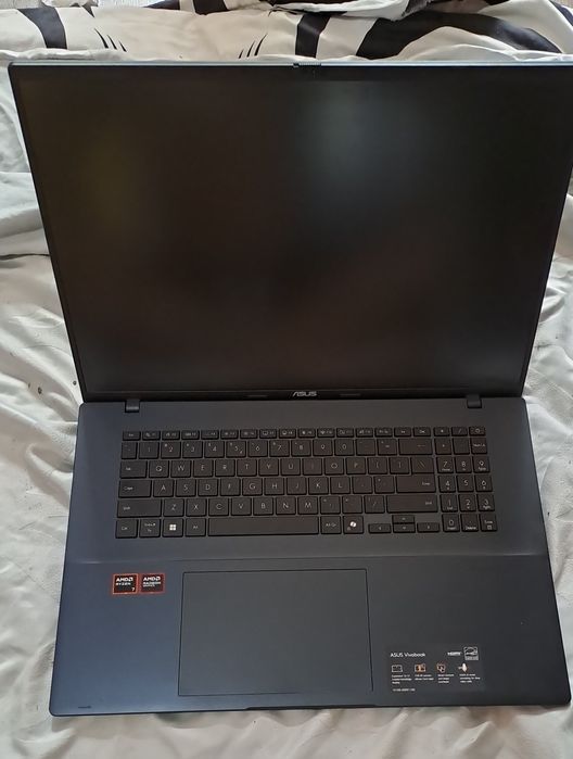 Laptop asus vivobook 18 ryzen7