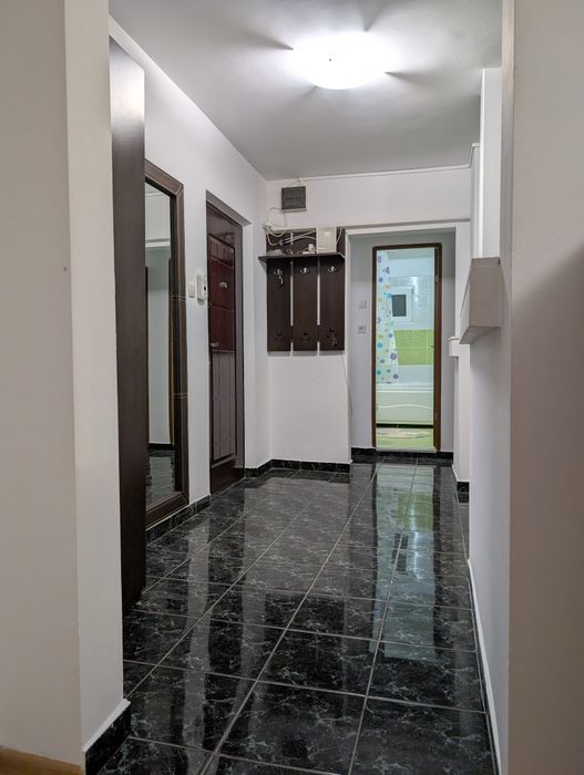 Proprietar închiriez apartament 3 camere langa mall