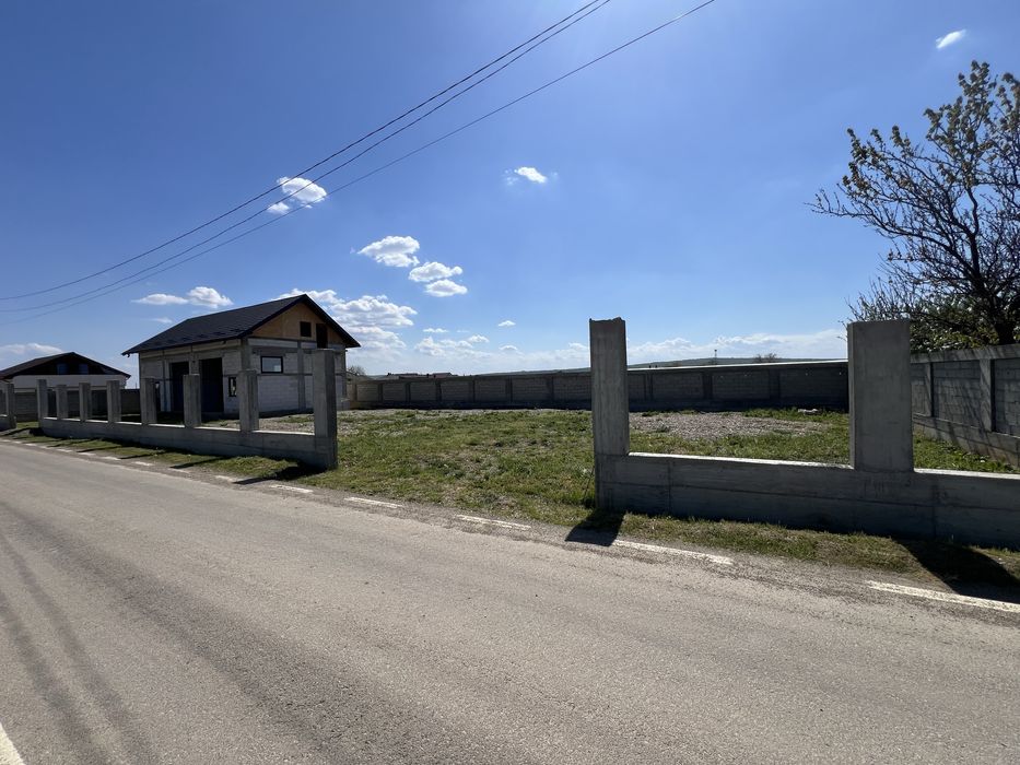 Hala plus teren de vanzare