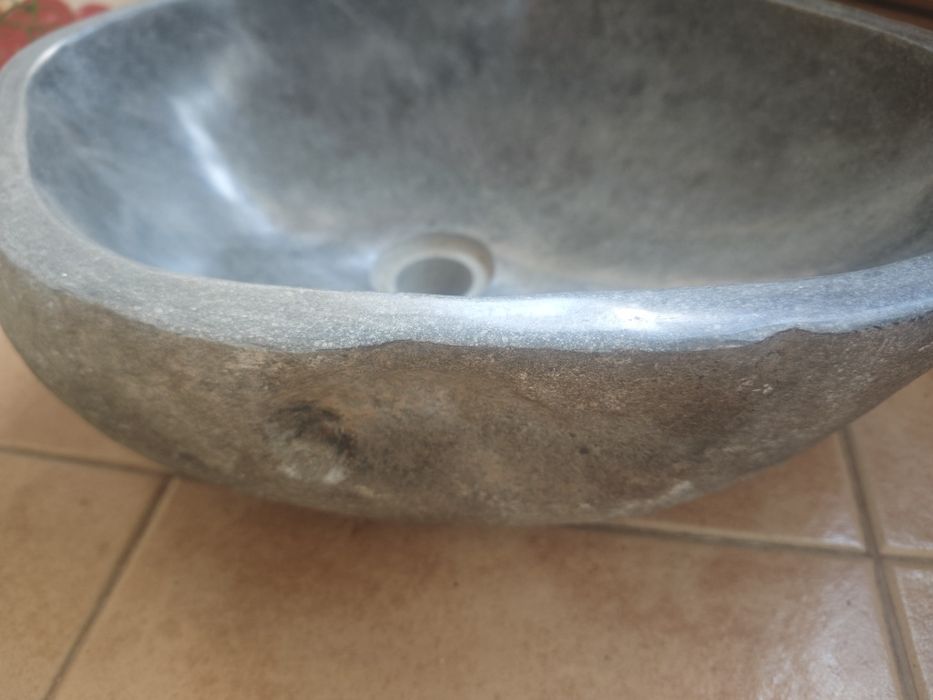 Продавам каменна мивка