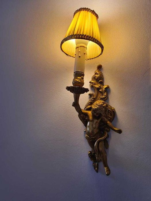 aplica din bronz masiv cu inger si abatjour