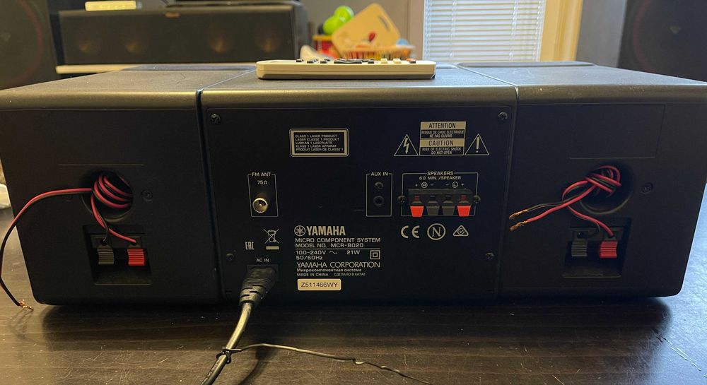 YAMAHA MCR-B020 micro система CD колони дистанционно MP3 USB Bluetooth