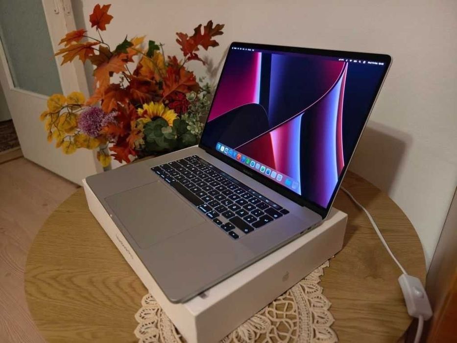 MacBook Pro TouchBar 16 inch 2019 i7