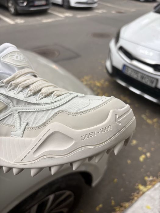 vand off white odsy-1000 marimea 41  550 lei