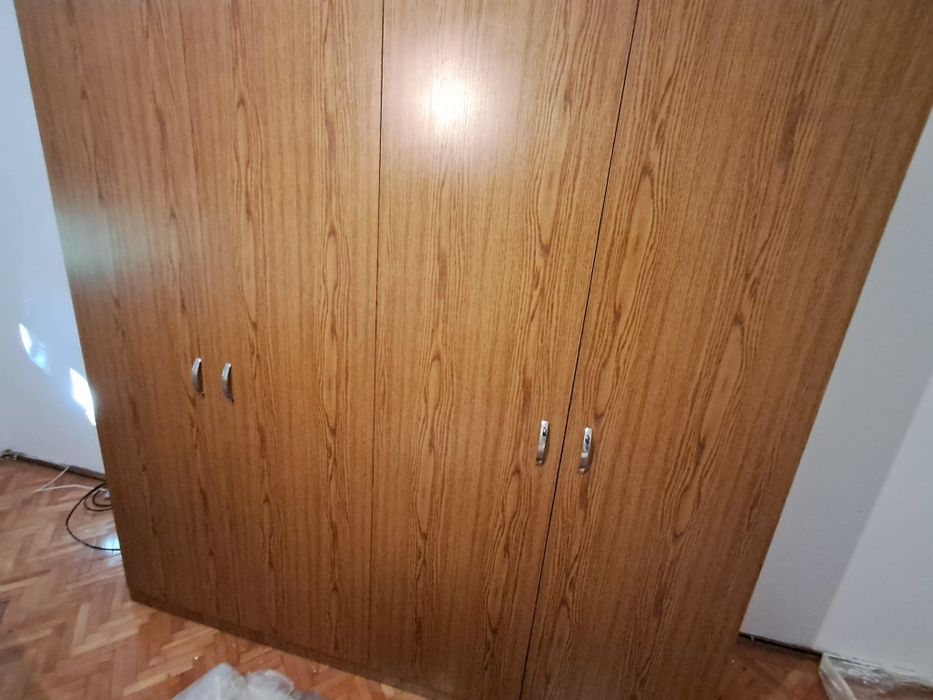Dulap cu 4 uși în stare f.buna ,necesita demontare  !