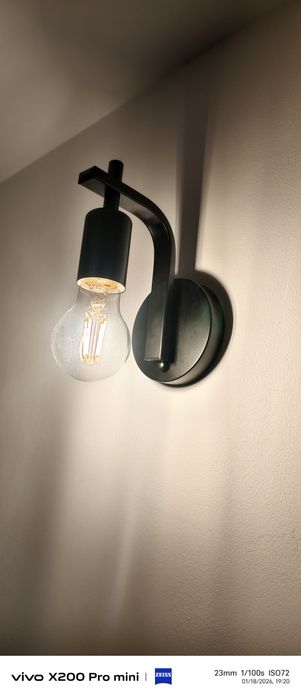 Стенна лампа черна за крушки Е27