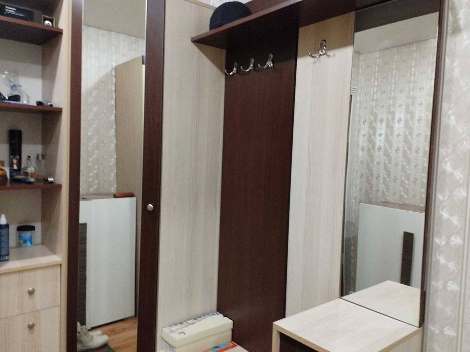 Продаю шкаф для прихожку,угловой