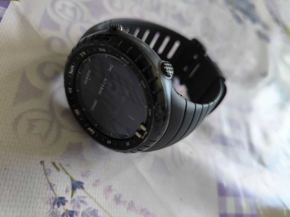 Продавам мъжки часовник Suunto Core All Black Vector!