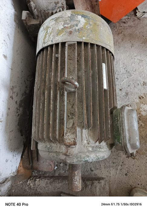 Vând motor electric 30kw  1500rpm