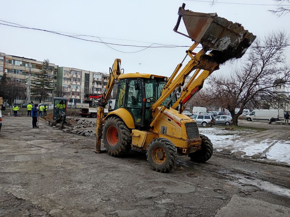 Buldoexcavator de închiriat, picon