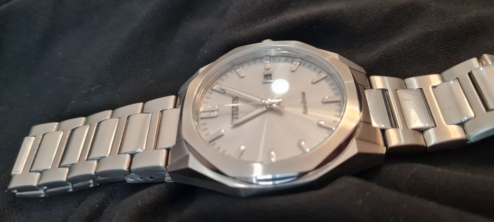 Японские солнечные часы Citizen