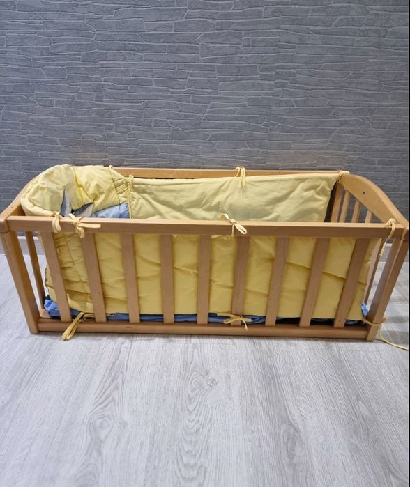 Дървена люлка за бебе