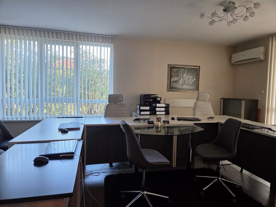 Дава се под наем Офис в Казанлък - 70 кв.м за 480 € - Снимка #2