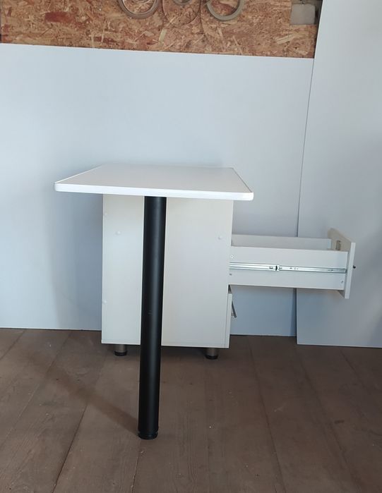 Маникюрный стол новый