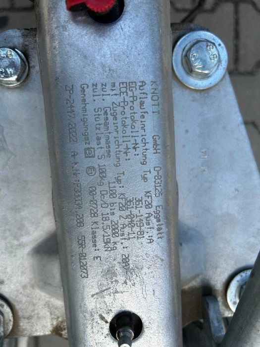 Remorcă 2T dublu ax cu sistem de frânare și prelata