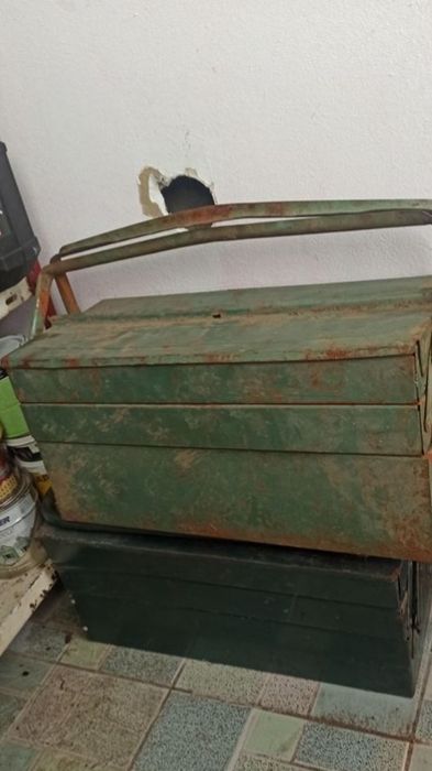 Trusa din metal pt scule