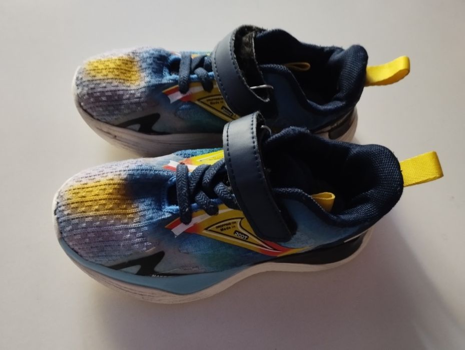 Продам кроссовки р 30