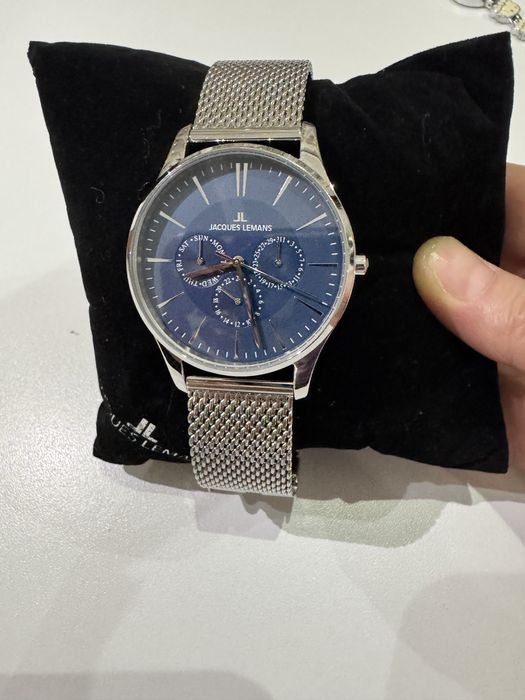 Наручные женские часы