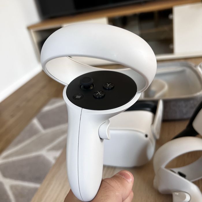 Meta Oculus Quest 2 cu Ergonomic Strap si Geanta de carat, 128GB Nou