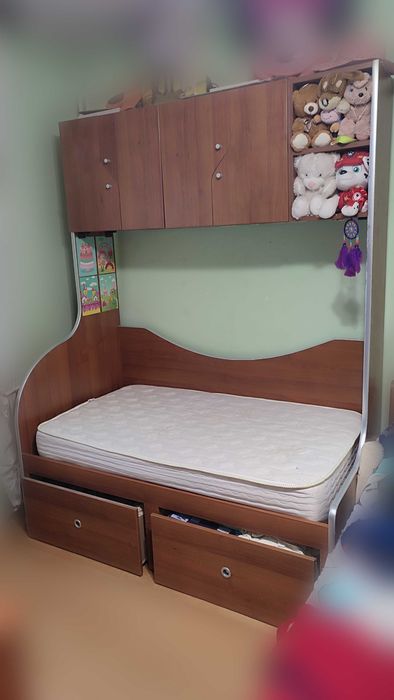 Pat cu dulap si saltea, pt copii