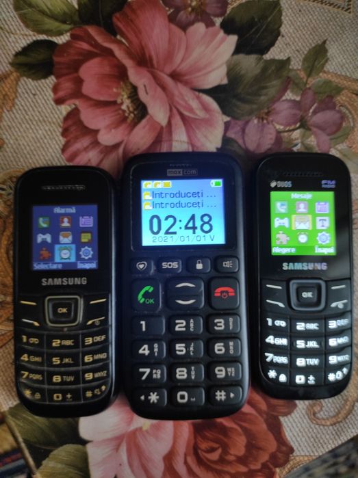 Vînd telefoane cu butoane