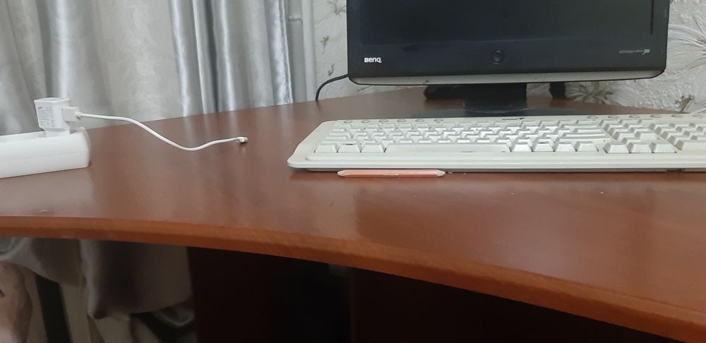 Продам стол компьторный