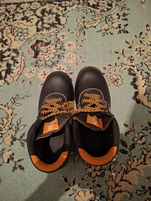 Спец. Обувь  43 размер