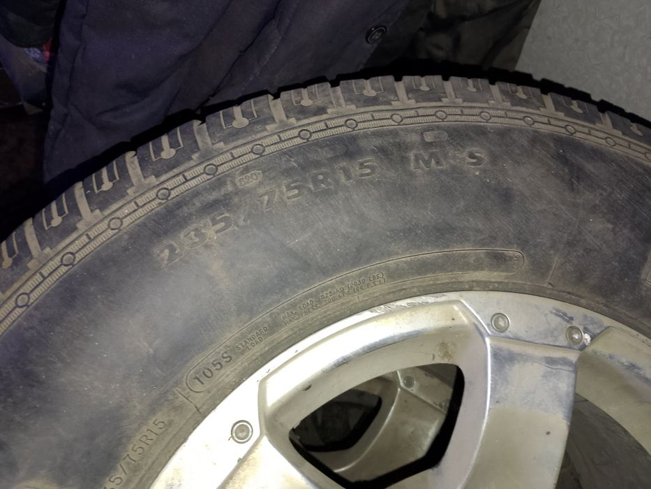 Продам шины на дисках комплект