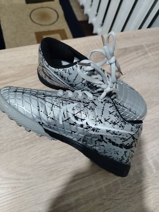 Бутсы футбольные, сороконожки