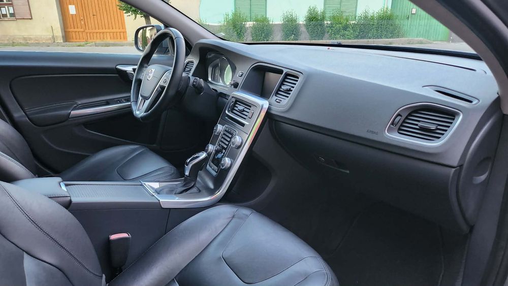 V60 2.0 190cp in stare impecabila dotări de top