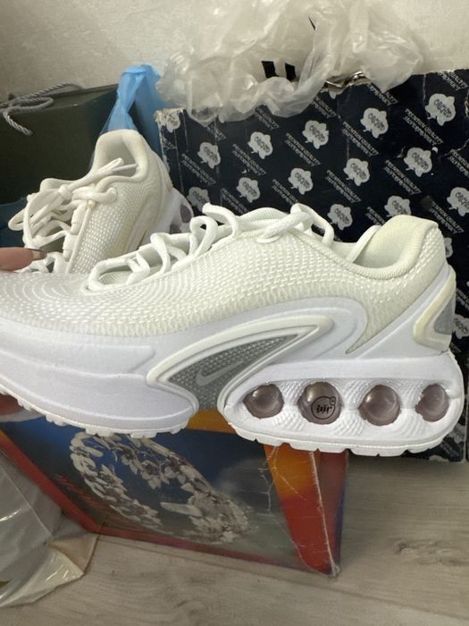 Кроссовки Nike белые